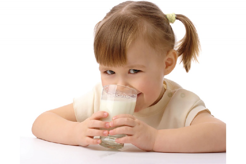 Роспотребнадзор Оренбуржья рекомендует – пейте, дети, молоко!